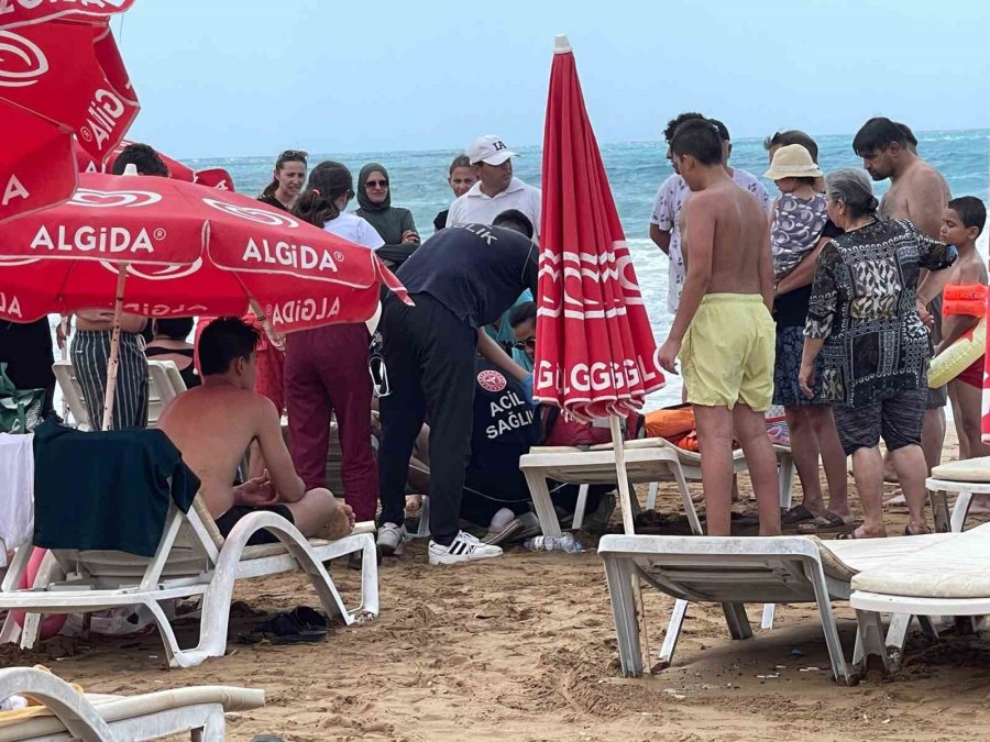 Alanya’da Boğulma Tehlikesi Geçiren Tatilciyi Cankurtaranlar Kurtardı