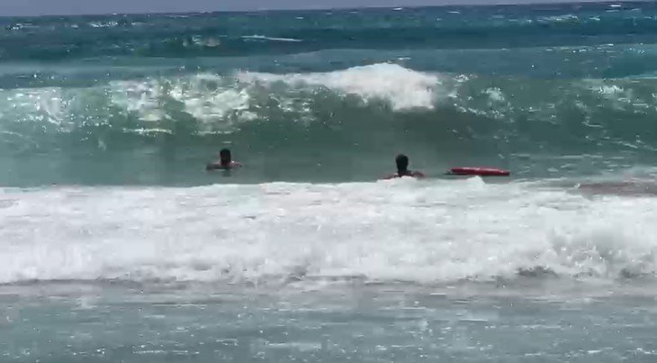 Alanya’da Boğulma Tehlikesi Geçiren Tatilciyi Cankurtaranlar Kurtardı