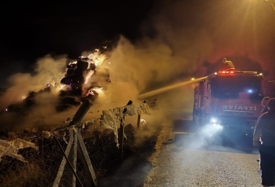 Karapınar’da 10 Ton Saman Balyası Yandı