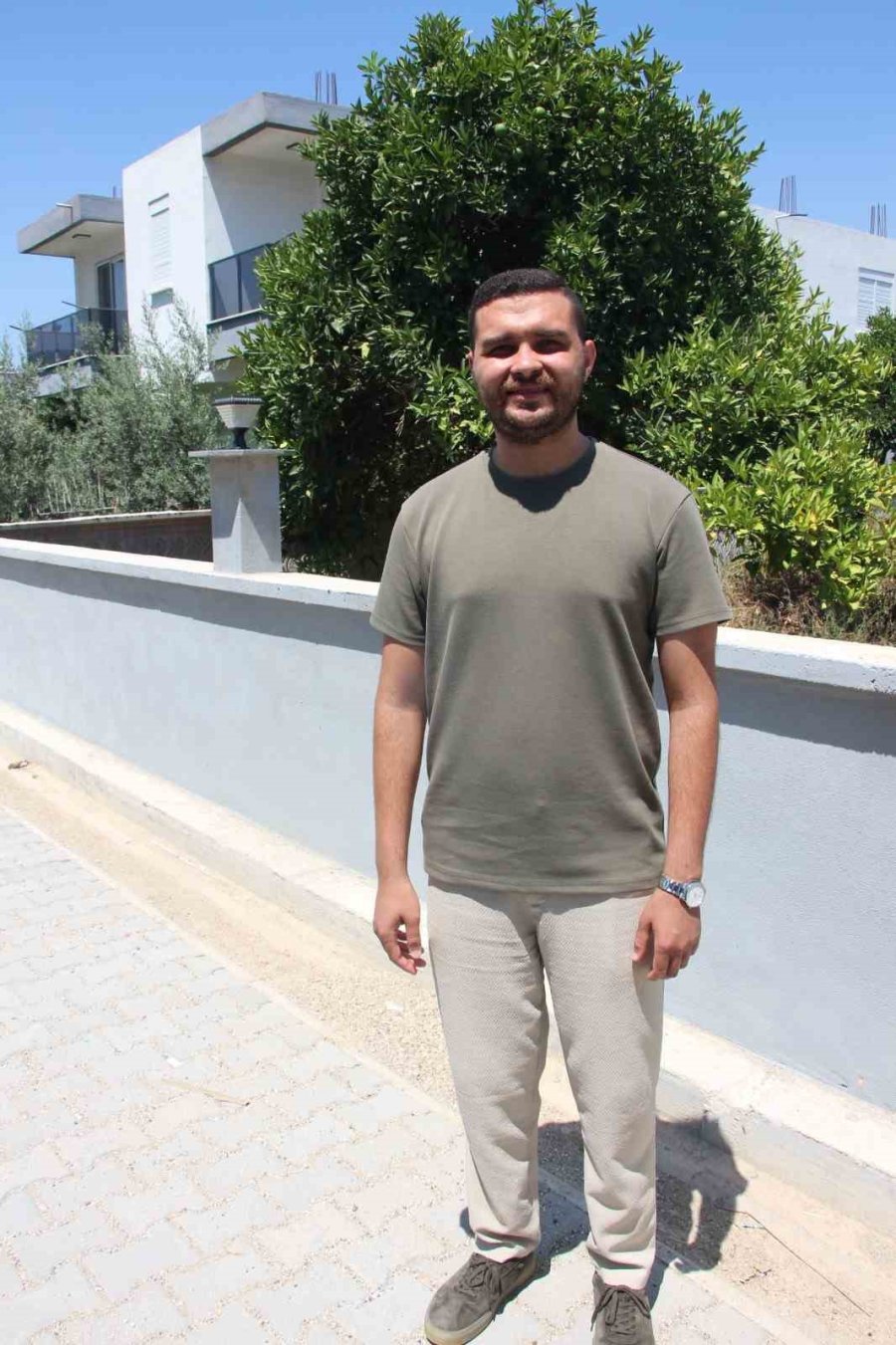Antalya’da 7 Yaşındaki Öğrencinin Öğretmeniyle Kavuşma Anı Yürekleri Isıttı