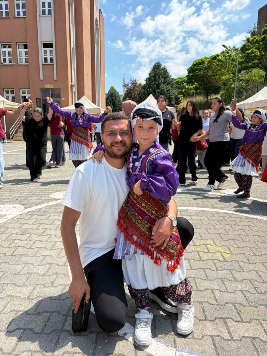 Antalya’da 7 Yaşındaki Öğrencinin Öğretmeniyle Kavuşma Anı Yürekleri Isıttı