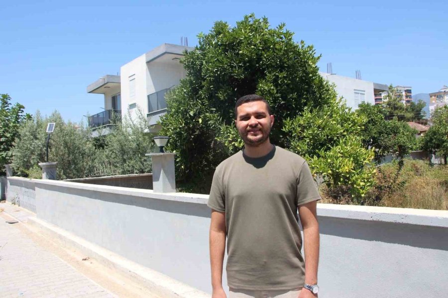 Antalya’da 7 Yaşındaki Öğrencinin Öğretmeniyle Kavuşma Anı Yürekleri Isıttı