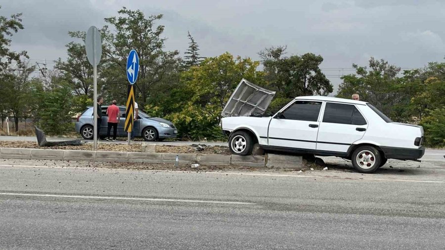 Konya’da Otomobiller Çarpıştı: 1’i Ağır 5 Yaralı