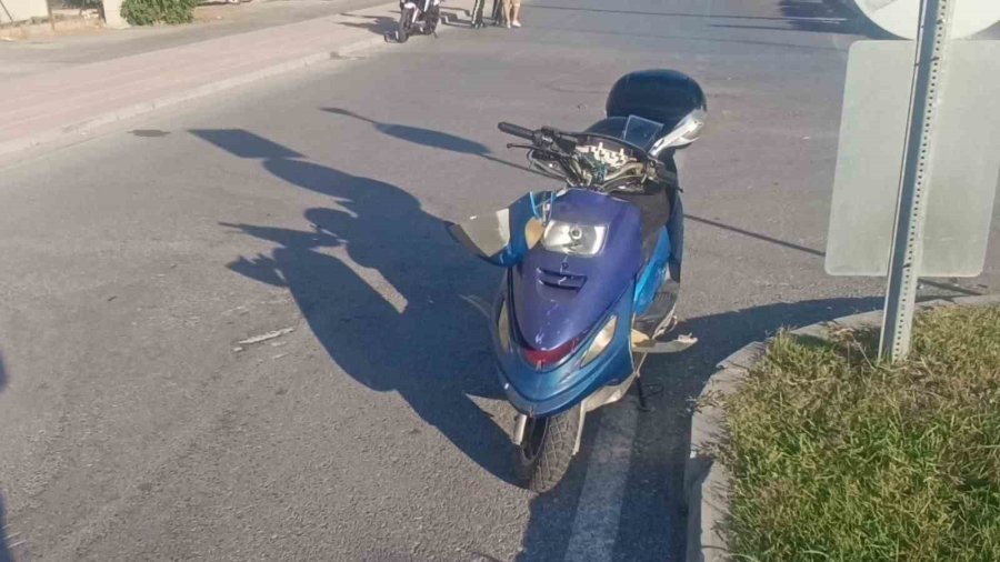 Manavgat’ta Motosikletler Çarpıştı: 2 Yaralı