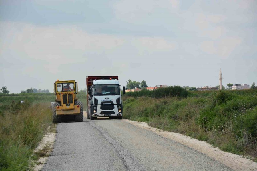 Tarsus’ta Kırsal Yollar Sathi Asfaltla Yenileniyor