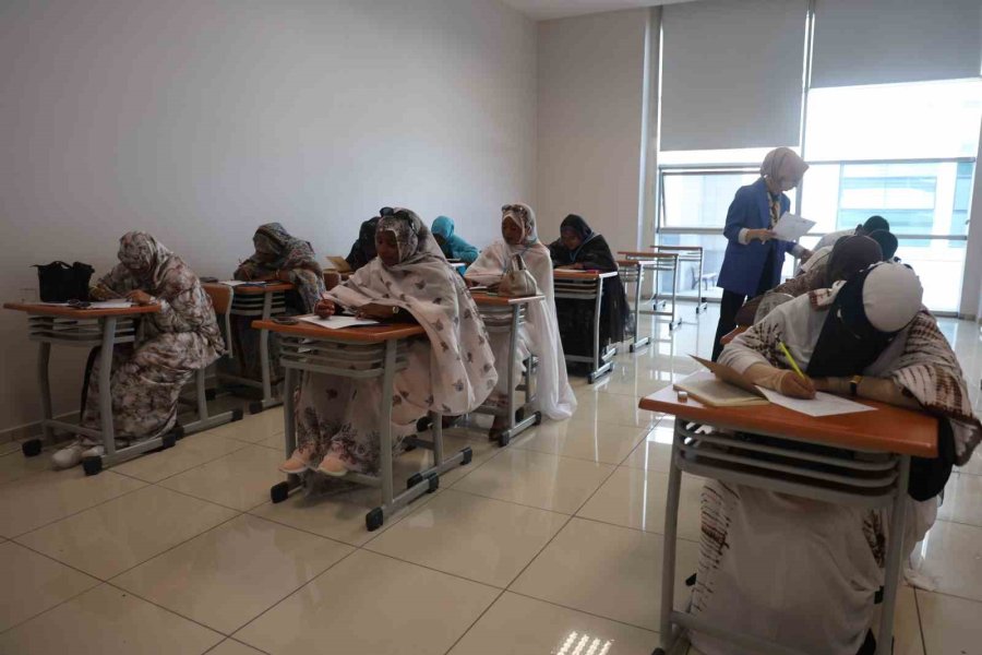 Moritanyalı Öğrenciler Konya’da Türkçe Öğreniyor