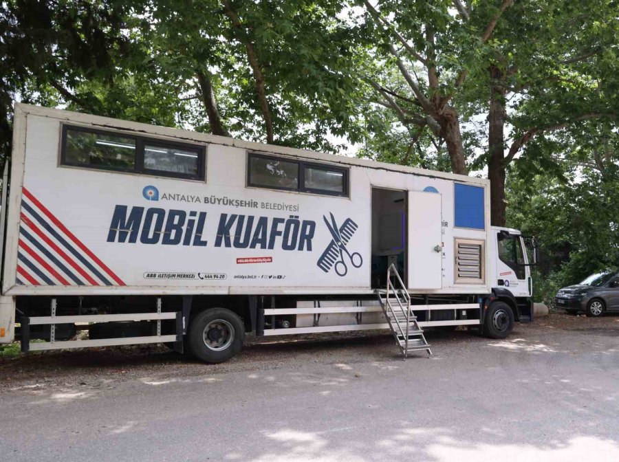Antalya’da Mobil Kuaför Tırı Yaylalarda Hizmet Veriyor