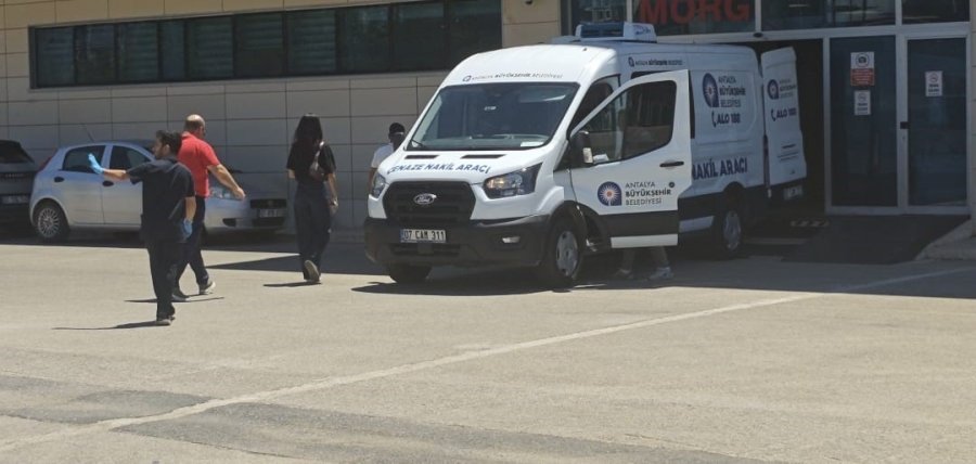 Genç Kadını Tabancayla Vurarak Öldürüp, Ardından İntihar Etti