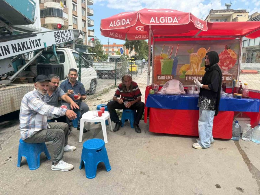Babasının Torosların Zirvesinde Ağaç Motoruyla Kesip Getirdiği Karlar, 14 Yaşındaki Kübra’nın Tezgâhında Alıcı Buluyor