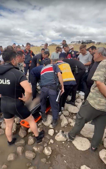 Oltasını Düşürdüğü Gölette Boğularak Hayatını Kaybetti
