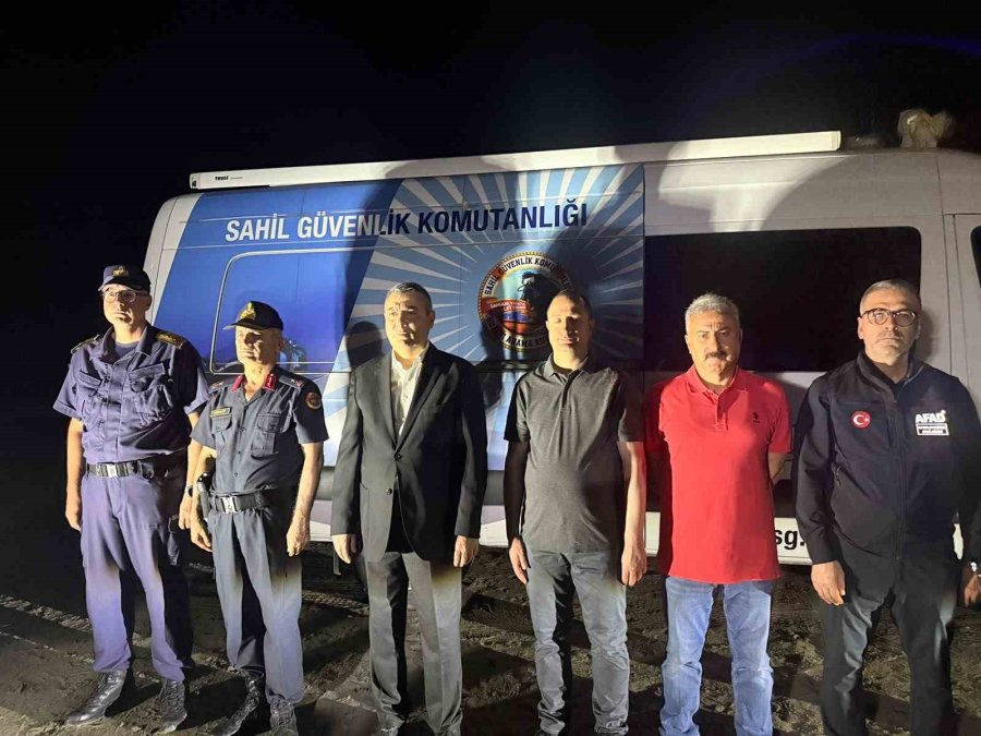 Vali Toros: "anne, Baba Ve Annenin Kız Kardeşi Hayatını Kaybetti"