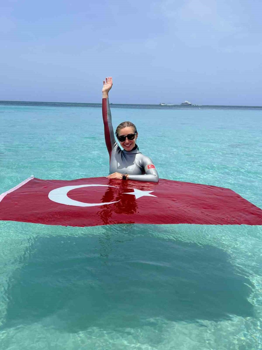 Şahika Ercümen’den İki Altın Madalya