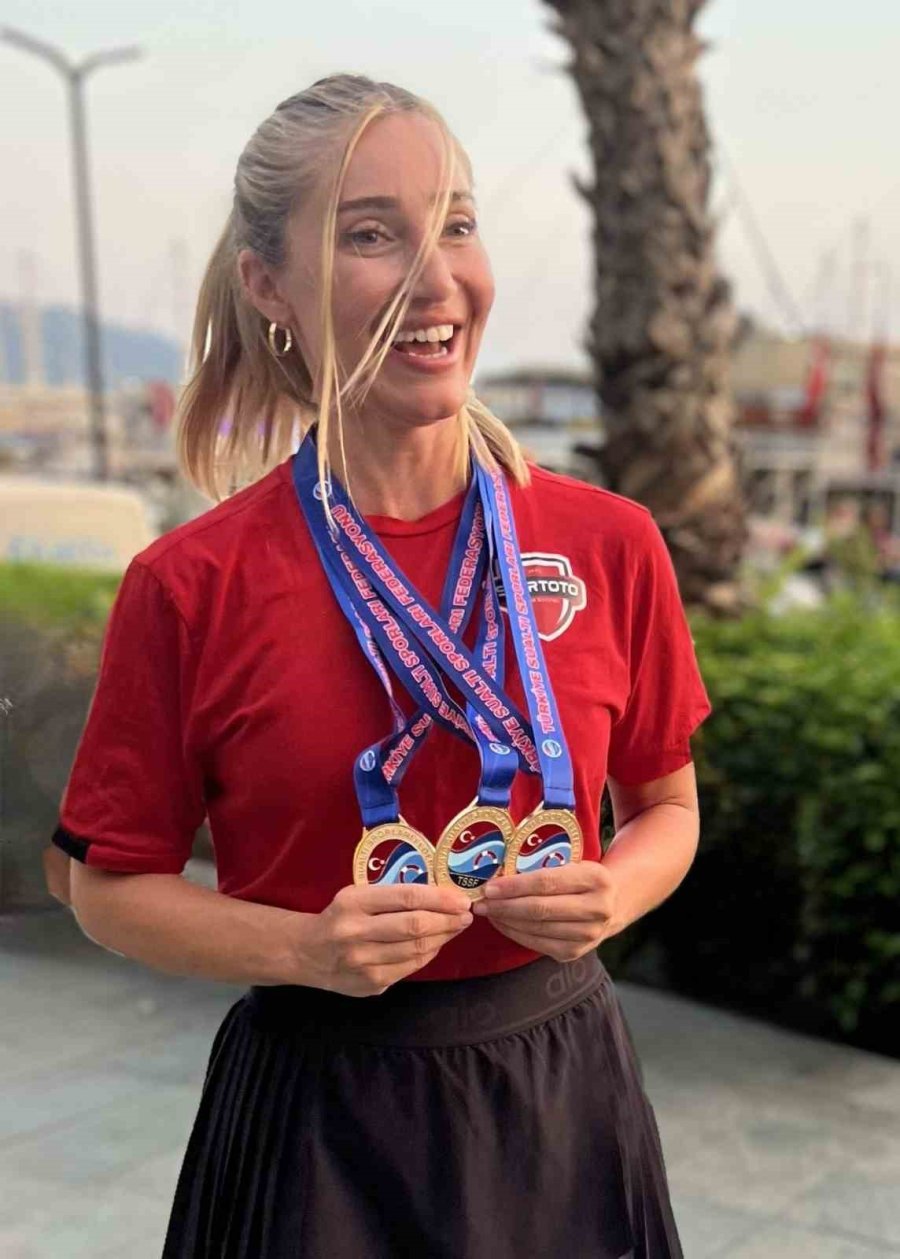 Şahika Ercümen’den İki Altın Madalya