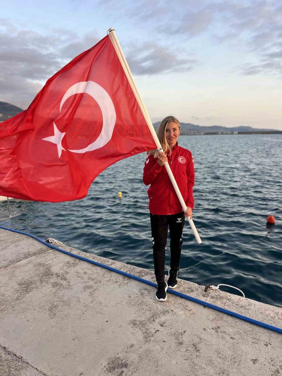 Şahika Ercümen’den İki Altın Madalya