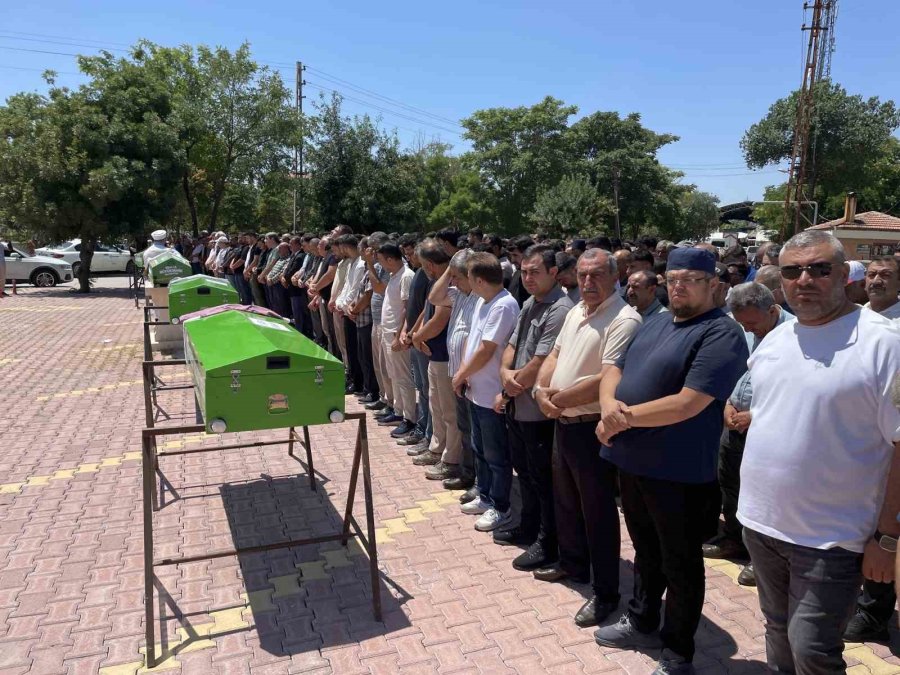 Antalya’daki Feci Kazada Hayatını Kaybeden Aile Son Yolculuğuna Uğurlandı