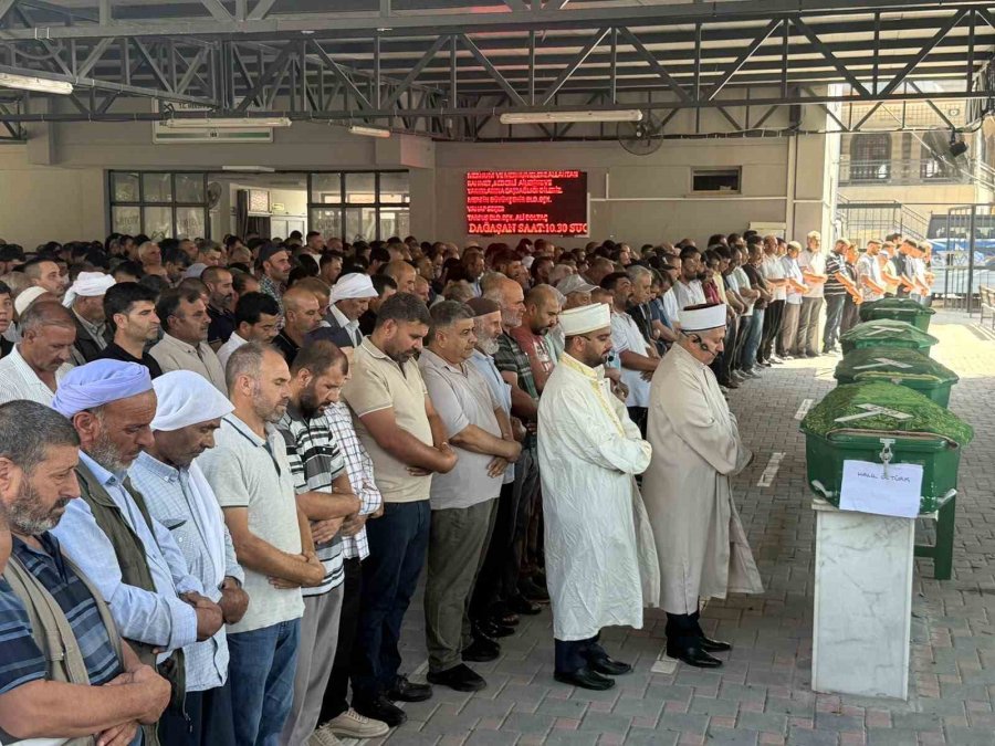 Mersin’deki 4 Kişi Feryatlar Arasında Son Yolculuğuna Uğurlandı