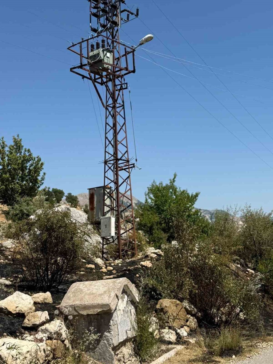 Alanya’da Otluk Alanda Çıkan Yangın Büyümeden Söndürüldü