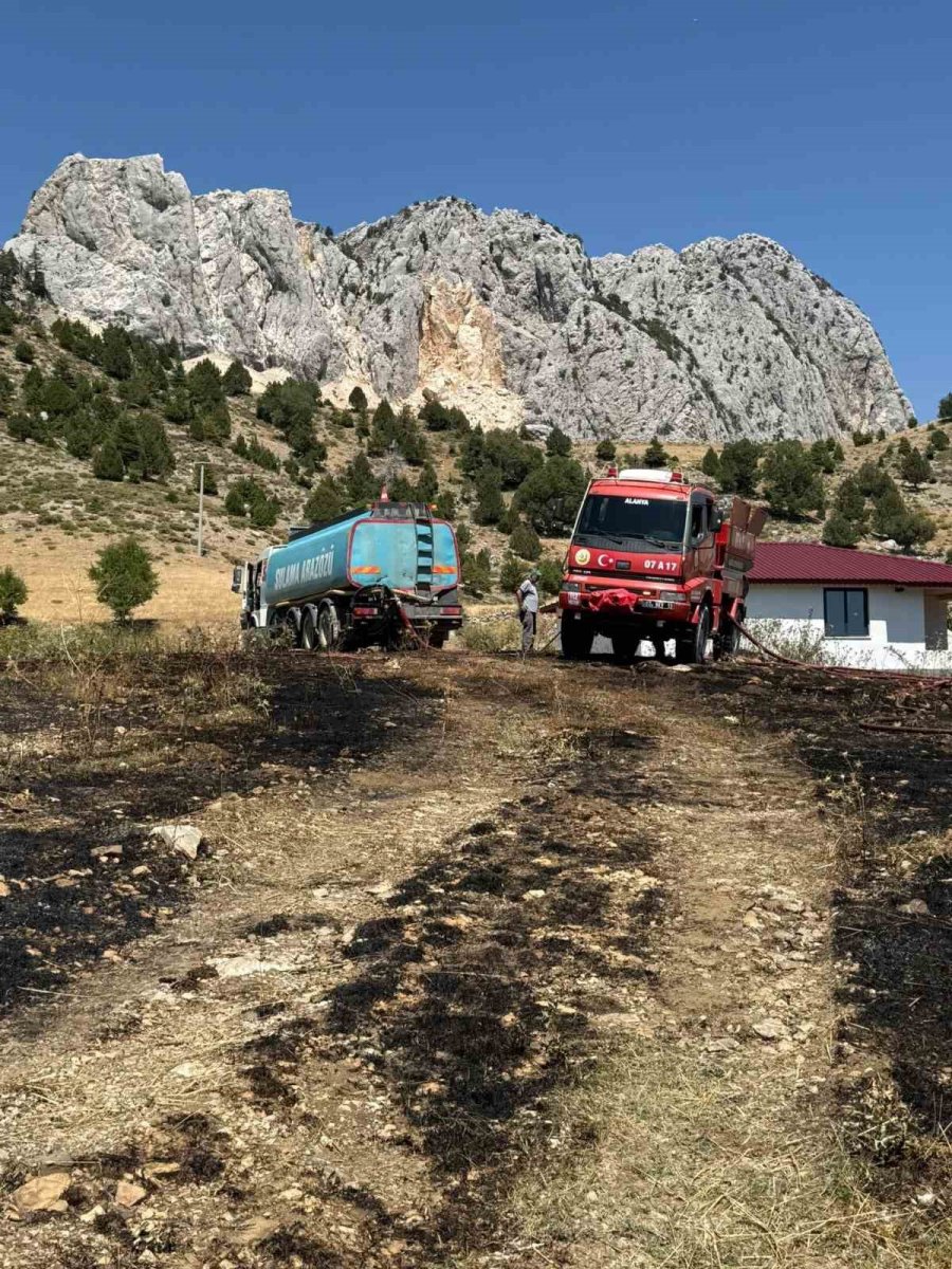 Alanya’da Otluk Alanda Çıkan Yangın Büyümeden Söndürüldü