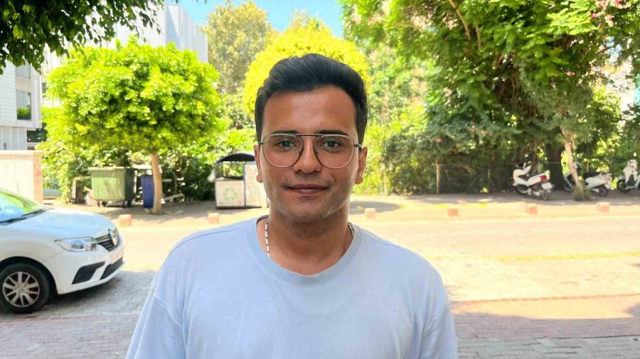Kediyi Yerden Alıp Fırlattı, Görüntülere Tepki Yağdı