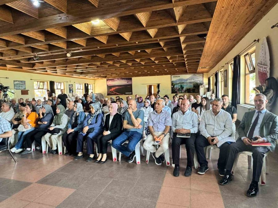 Isparta’da Kayaların Tehdit Ettiği Mahallenin Geleceği Masaya Yatırıldı