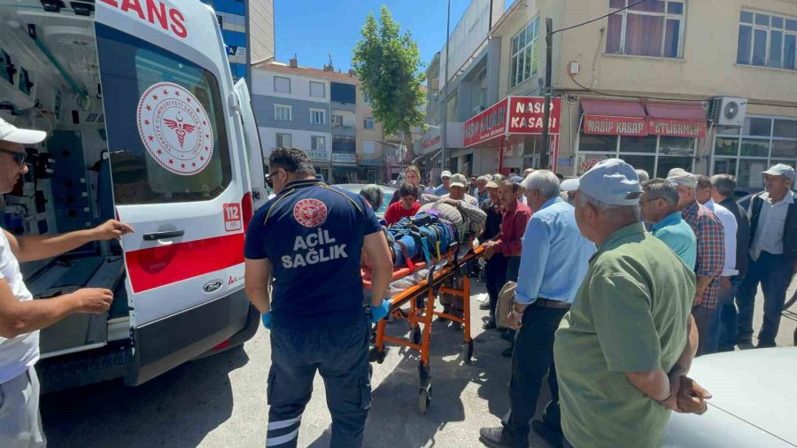 Sedyedeki Yaralıya "yat Lan Yat" Diyen Vatandaş Herkesi Güldürdü