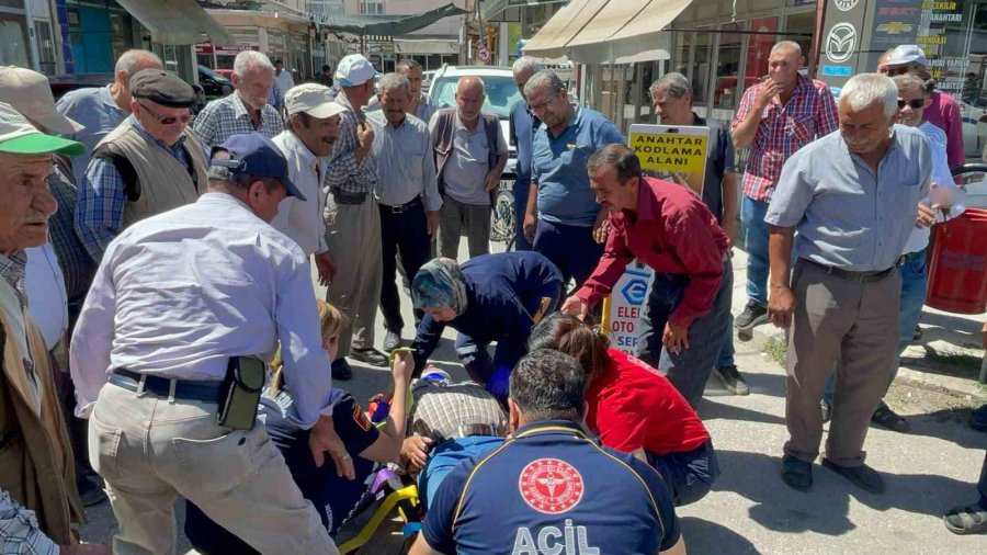 Sedyedeki Yaralıya "yat Lan Yat" Diyen Vatandaş Herkesi Güldürdü