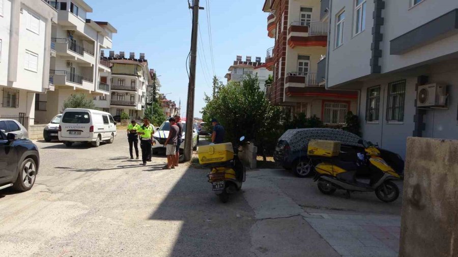 Aşırı Sıcaktan Etkilenen Postacı Motosikletiyle Aydınlatma Direğine Çarptı