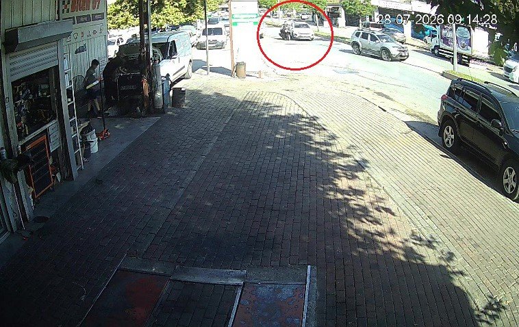Otomobille Çarpıştı, Motosikletiyle Birlikte Metrelerce Sürüklendi