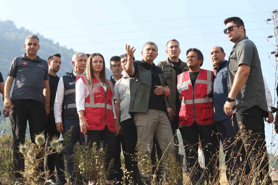 Antalya Büyükşehir Ekipleri Orman Yangınlarını Söndürmek İçin Seferber Oldu