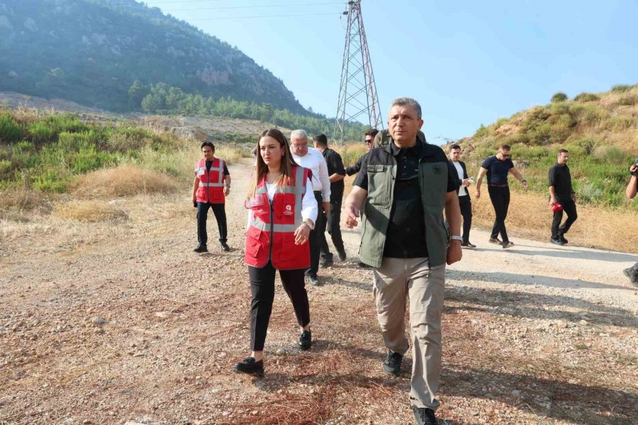 Antalya Büyükşehir Ekipleri Orman Yangınlarını Söndürmek İçin Seferber Oldu