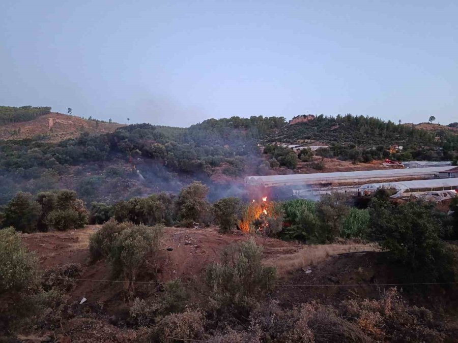 Kumluca’da İki Ayrı Noktada Çıkan Yangınlar Büyümeden Söndürüldü