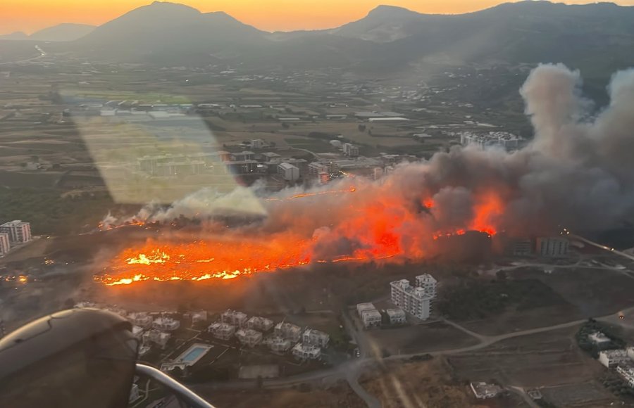 Mersin’de Yangın, Ekiplerin Havadan Ve Karadan Müdahalesiyle Söndürüldü