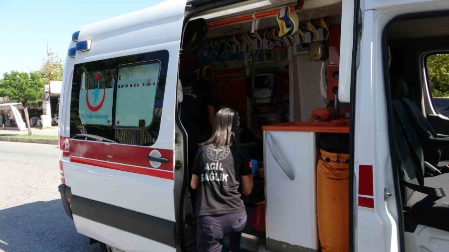 Otomobille Çarpıştı, Motosikletiyle Birlikte Metrelerce Sürüklendi