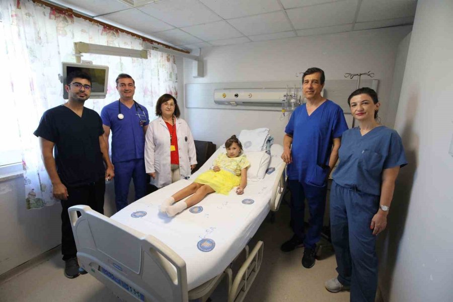 Kardeşini Aynı Hastalıktan Kaybeden 8 Yaşındaki Kırgızistanlı Akhmarcan Aü’de Sağlığına Kavuştu