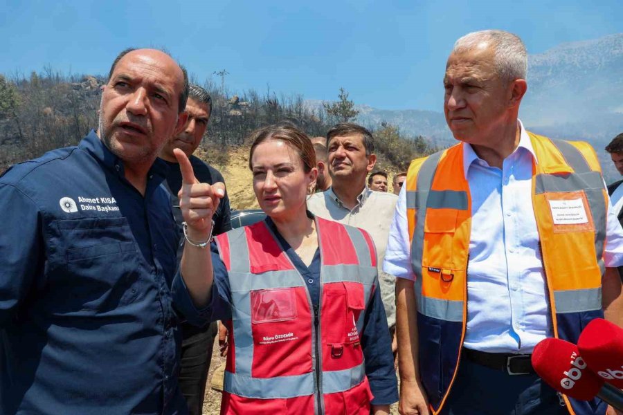 Antalya Büyükşehir Belediyesi Başkan Vekili Özdemir: "ekipler Yangının Etrafını Yüzde 80 Oranında Çevirdi"