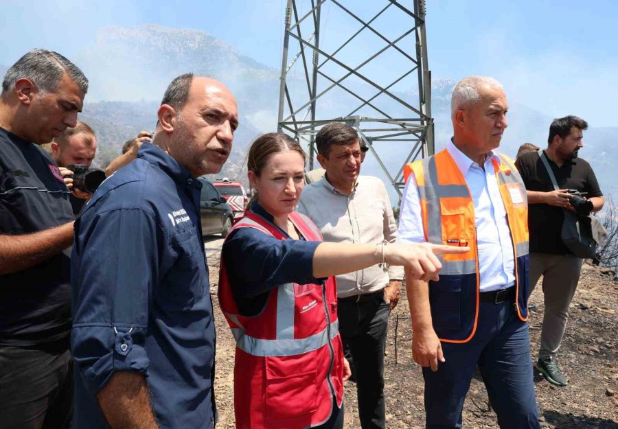Antalya Büyükşehir Belediyesi Başkan Vekili Özdemir: "ekipler Yangının Etrafını Yüzde 80 Oranında Çevirdi"