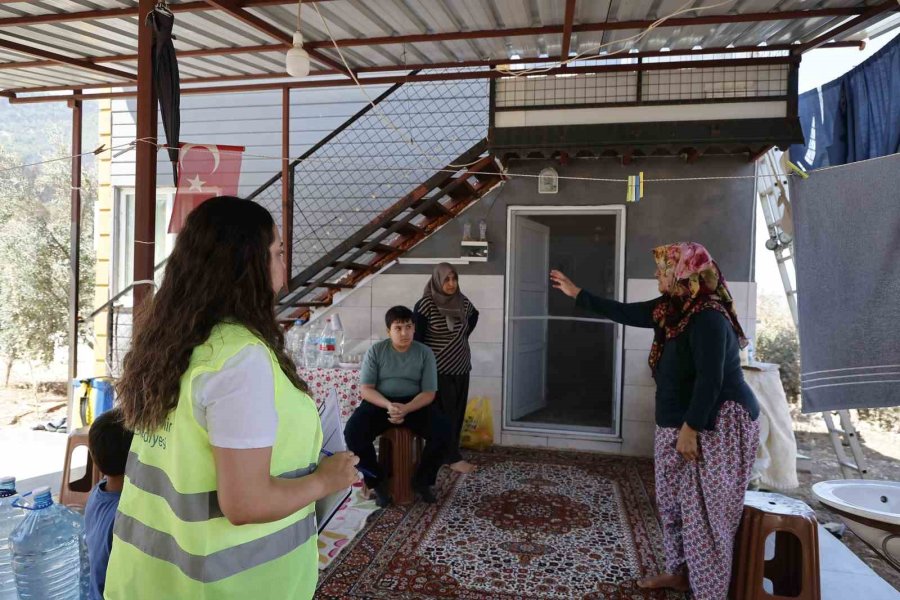 Kumluca’da Yangından Etkilenen Hayvanlara Yerinde Müdahale