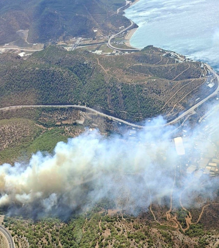 Mersin’de Orman Yangını: Ekipler Havadan Ve Karadan Müdahale Ediyor