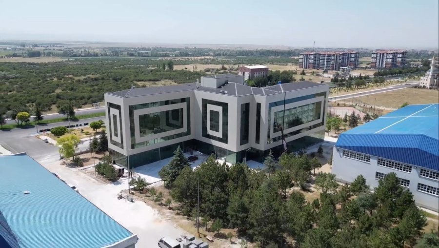 Nöhü Spor Bilimleri Fakültesi’nin Yeni Binası Eğitim Öğretime Hazırlanıyor