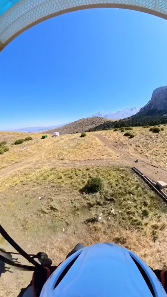 Aladağlar’da Base Jump Sporcusuna Çoban Köpekleri Saldırdı