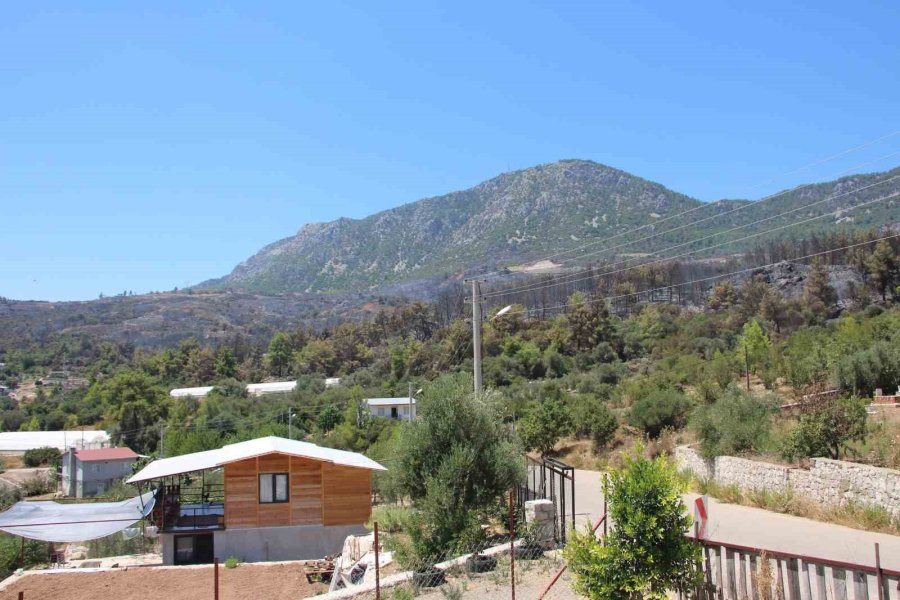 Emekli İtfaiyeci, Yılların Tecrübesiyle Evini Alevlere Teslim Etmedi