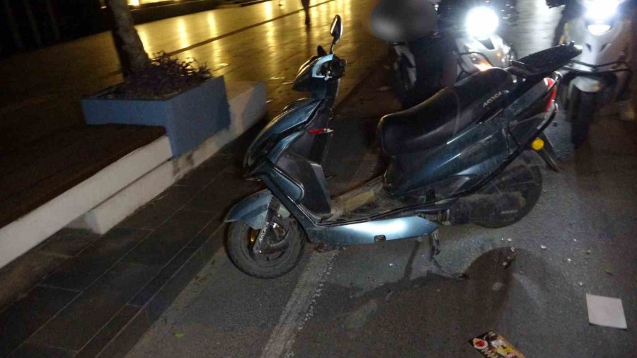 Antalya’da Motosiklet İle Tofaş Otomobil Çarpıştı: 2 Yaralı