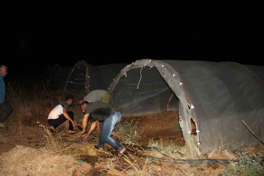 Antalya’da Otluk Alanda Çıkan Yangın Sera Ve Mezarlığa Sıçradı