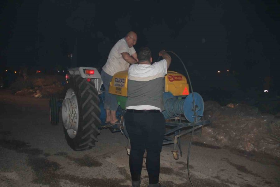 Antalya’da Otluk Alanda Çıkan Yangın Sera Ve Mezarlığa Sıçradı