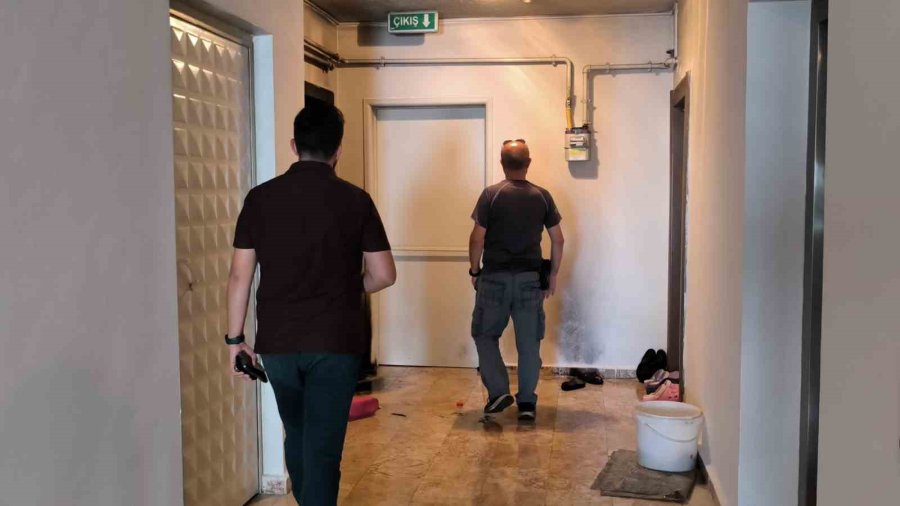 Tartıştığı Eski Kız Arkadaşının Daire Kapısını Benzinle Ateşe Verdi