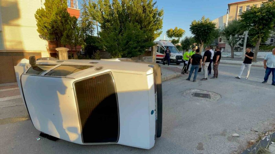 Karaman’da Kaldırıma Çarpan Otomobil Yan Yattı: Kazada Sürücünün Burnu Bile Kanamadı