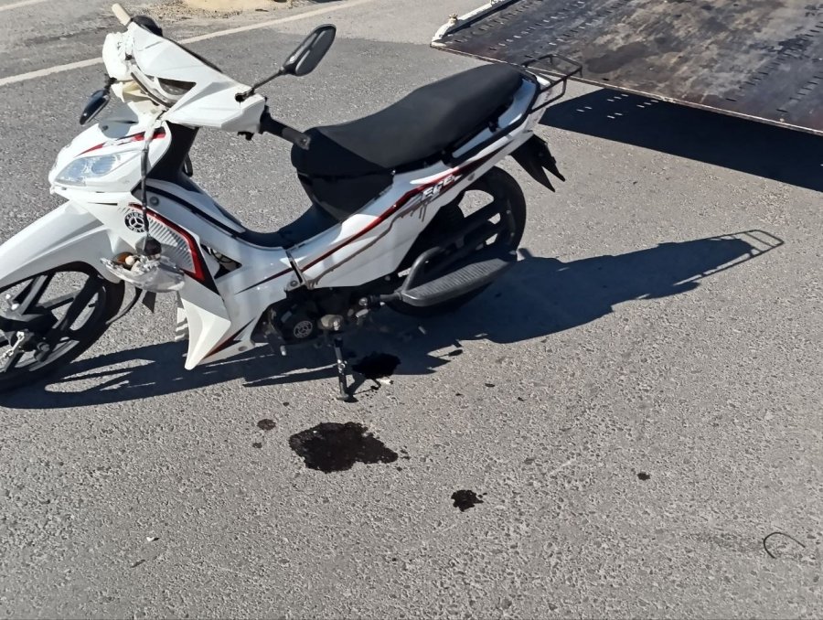 Kavşakta Otomobil İle Motosiklet Çarpıştı: 1 Yaralı