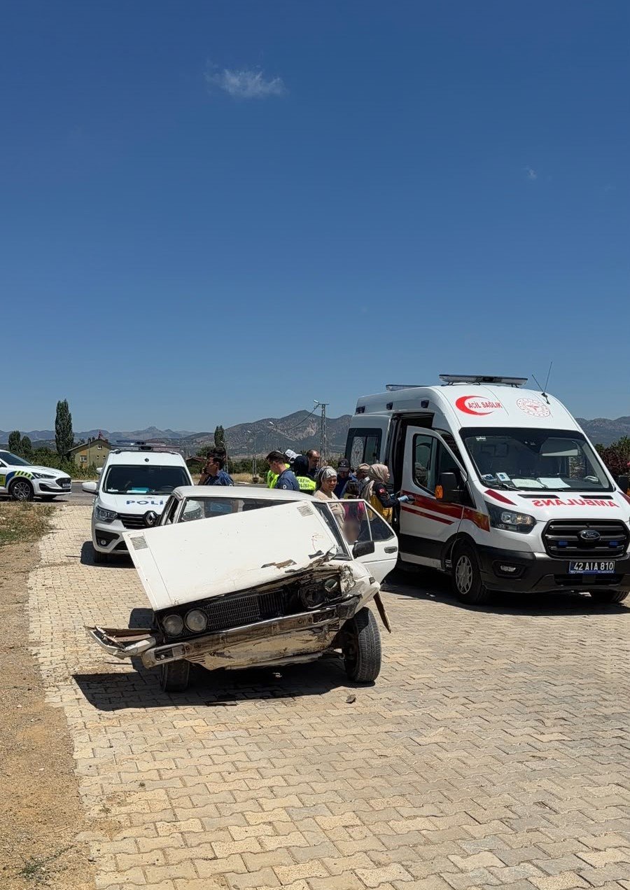 Konya’da Otomobiller Çarpıştı: 4 Yaralı