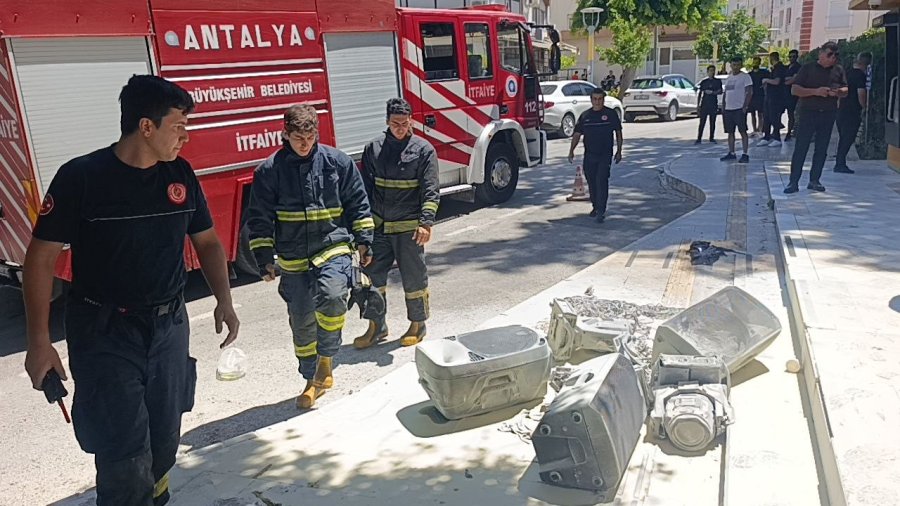 İşletme Sahibi 800 Bin Lira Ceza Yemesine Sebep Olan Ses Sistemini Belediye Önünde Benzin Döküp Yaktı