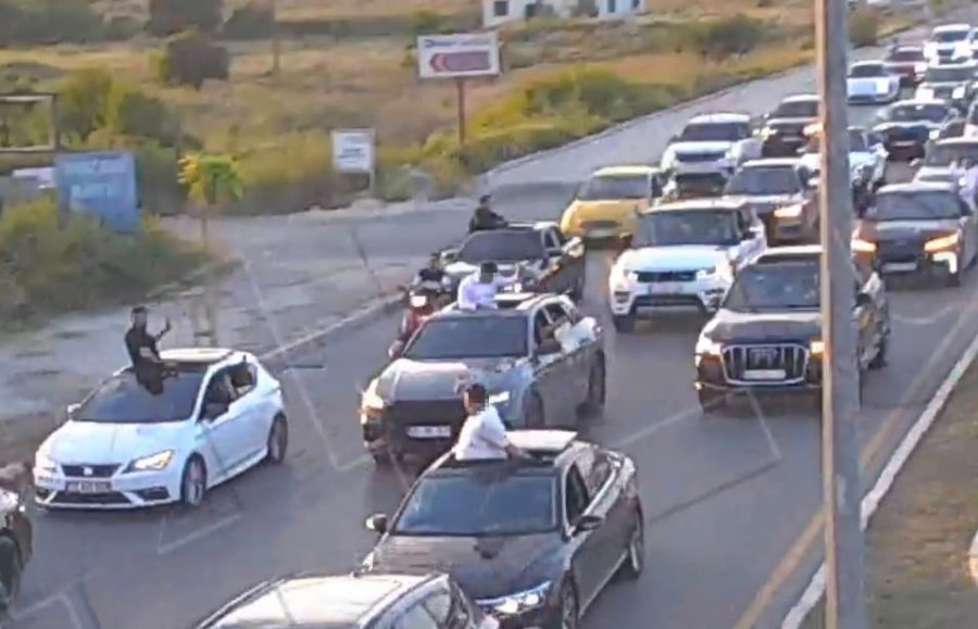 Mersin’de Düğün Konvoyunda Yolu Kapatan 7 Sürücüye 695 Bin 862 Lira Ceza